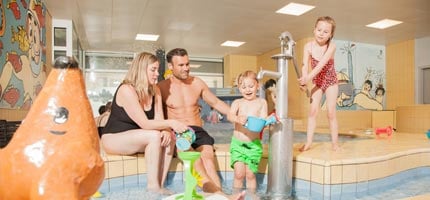 THERME-ZURZACH-Therme-Kinderbecken_Familie_430x200